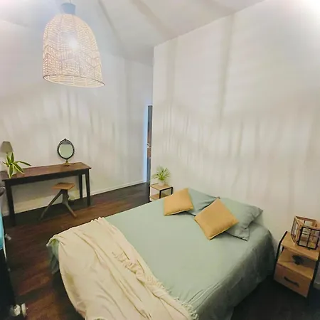 Maison De Familiale 3 Adultes 1 Enfant *