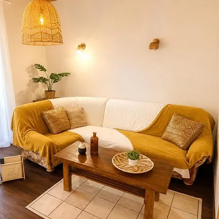 Maison De Familiale 3 Adultes 1 Enfant *